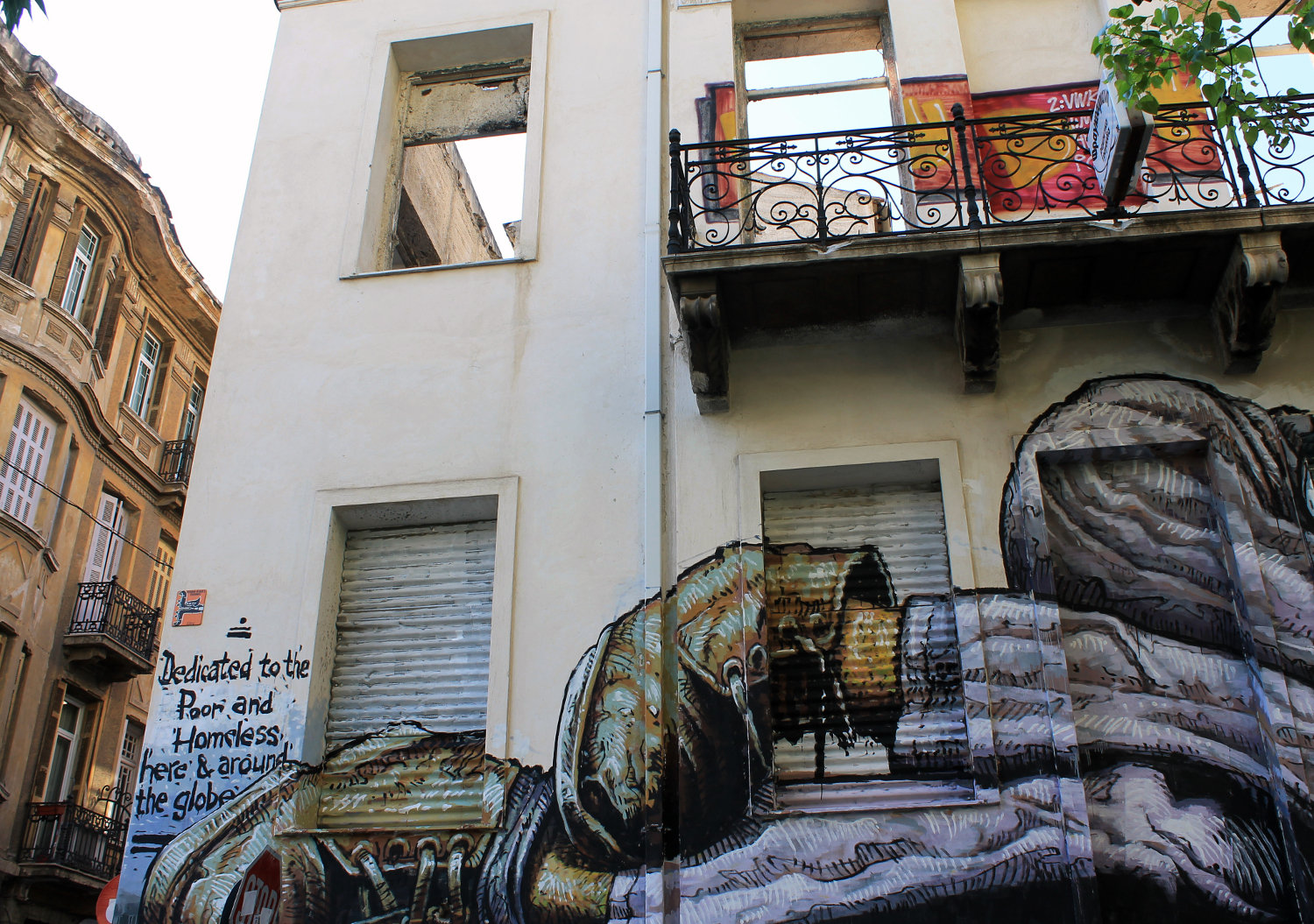 Wild Drawing paints a new mural in Athens "No land for the Poor"